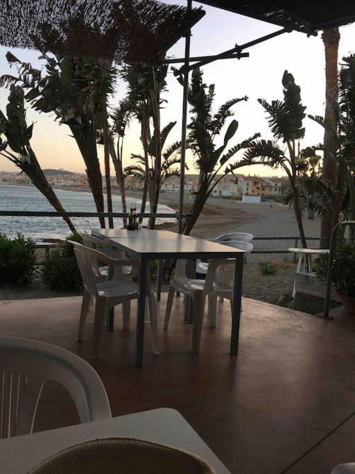 Bahia de Casares Superbe Appartement Avec Piscine A 800M De La Mer מראה חיצוני תמונה